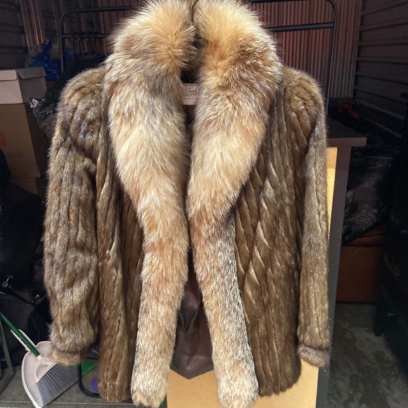 Mink coat w/ Coyote fur collar - Picture 1 of 2